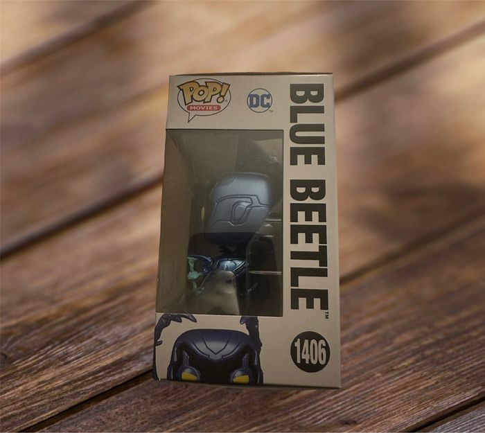 Funko Pop 1406 Blue Beetle Glow in the Dark - photo numéro 4