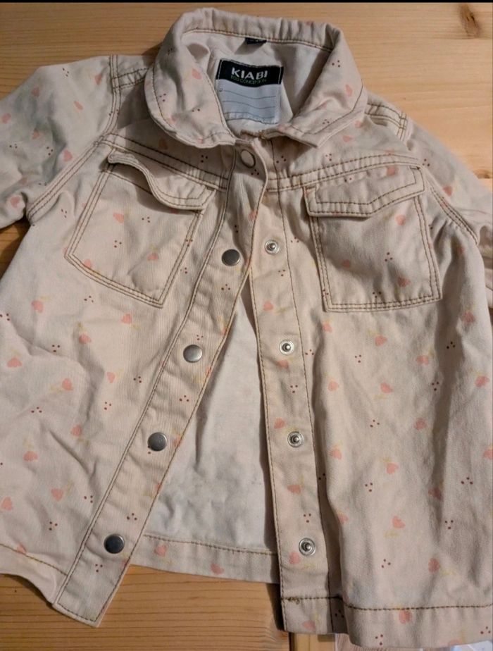 Très belle veste en jean taille 24 mois