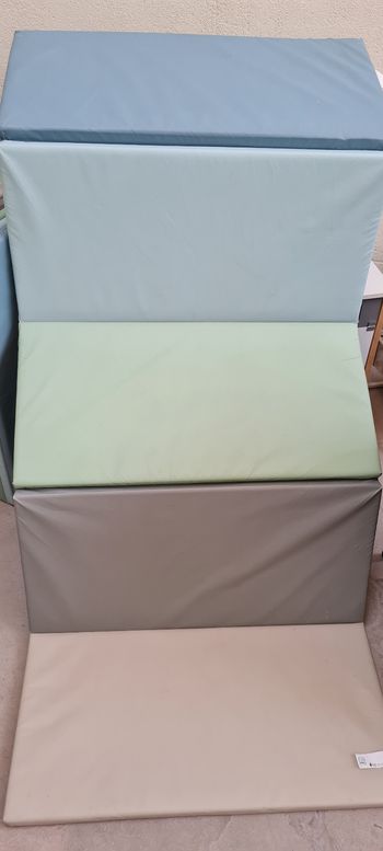 Lot 2 tapis de motricité ou gymnastique ikea