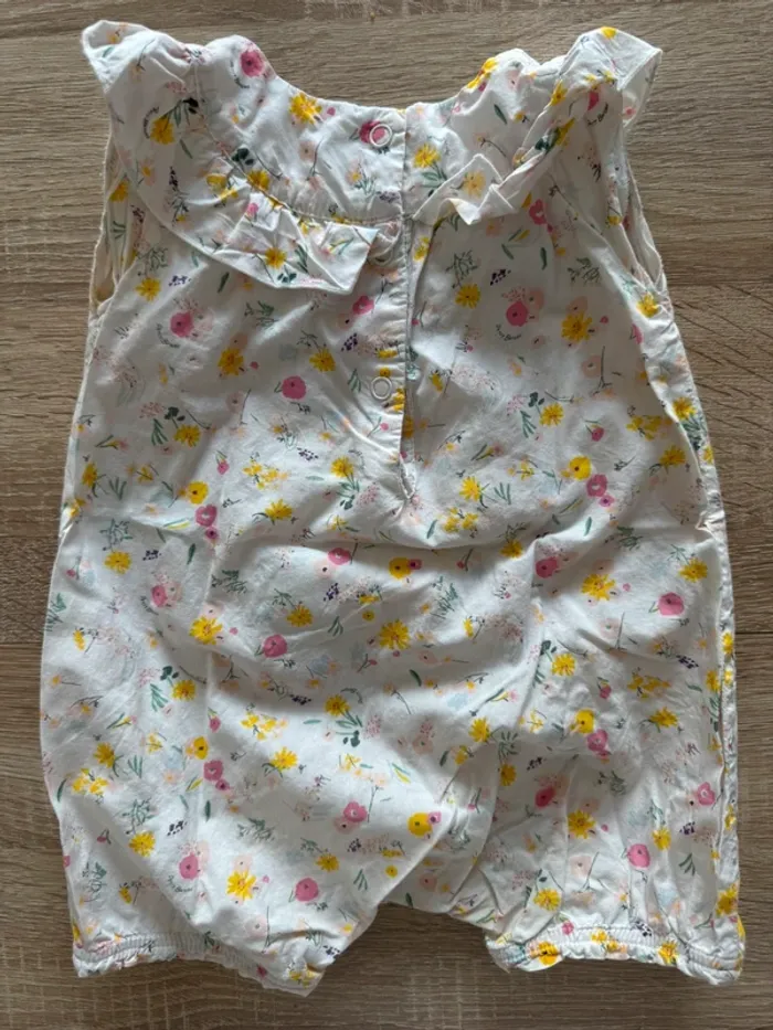 Combinaison blanche à fleurs Petit Bateau 12 mois TBE - photo numéro 5