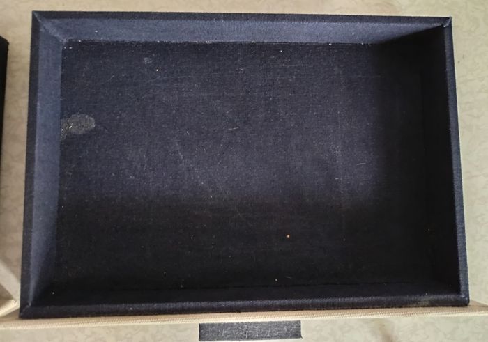 Grande boite à bijoux avec un Grand Miroir et 2 compartiments à tiroirs et 1 compartiment principal. - photo numéro 7