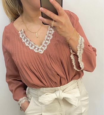 Blouse Fluide Col V Avec Broderie Taille M