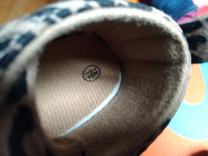 Chaussures bébé 18/19 neuve