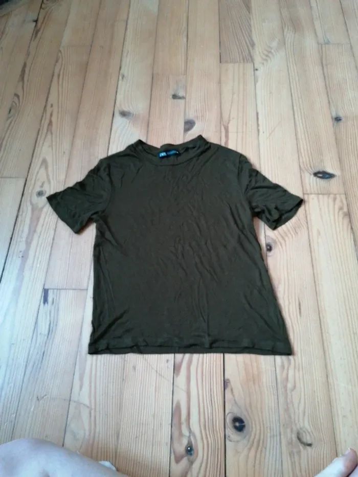 Tee shirt court