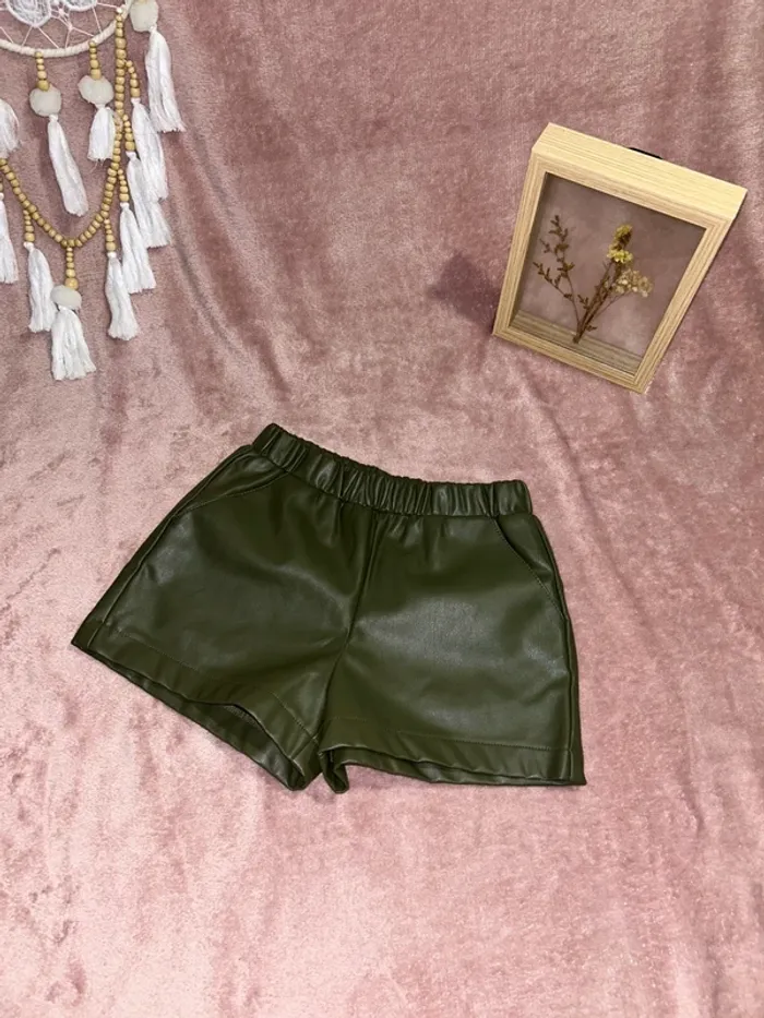 Short fille