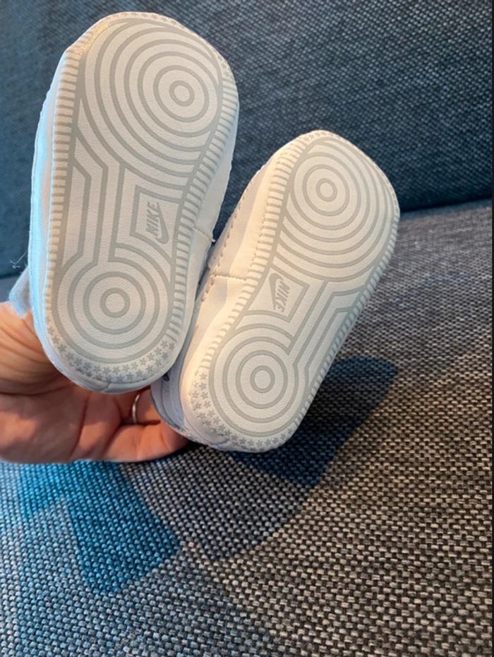 Chaussure Nike taille 17 - photo numéro 6