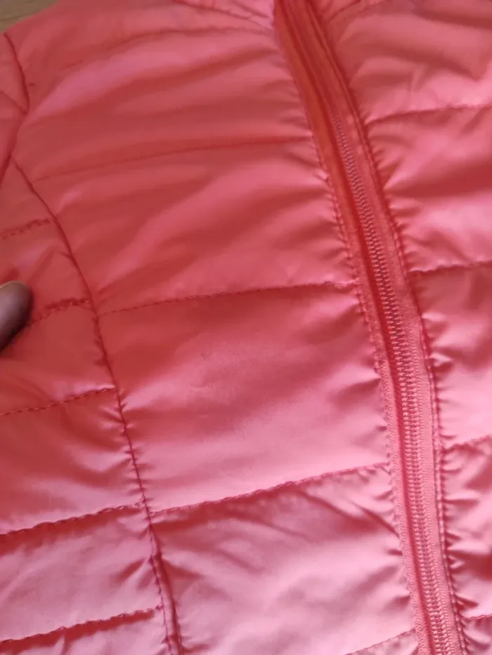 Doudoune fine étiqueté 3 ans mais taille 4 ans - photo numéro 3