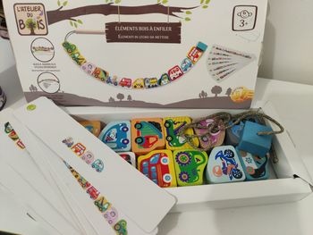 Éléments bois á enfiler