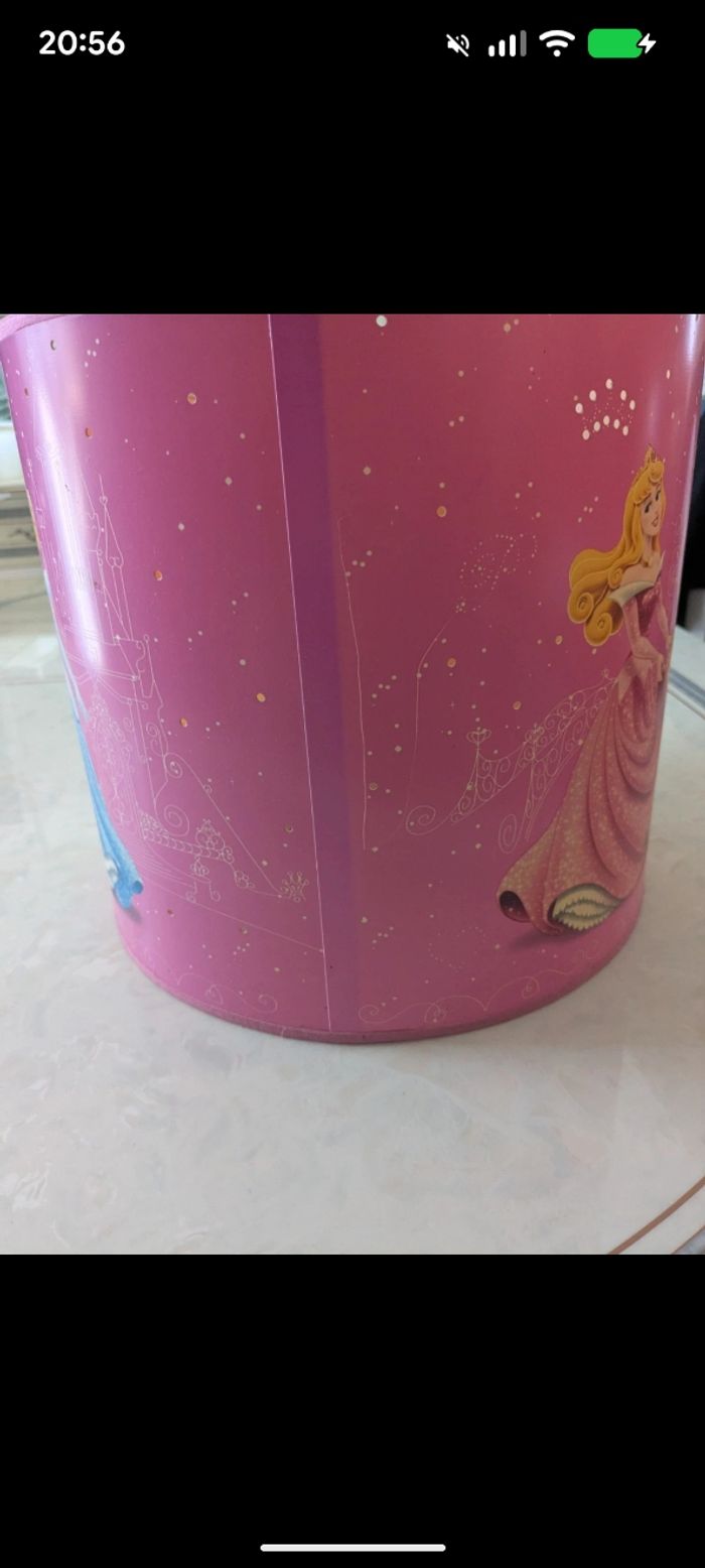 Beau lustre princesses Disney. - photo numéro 9