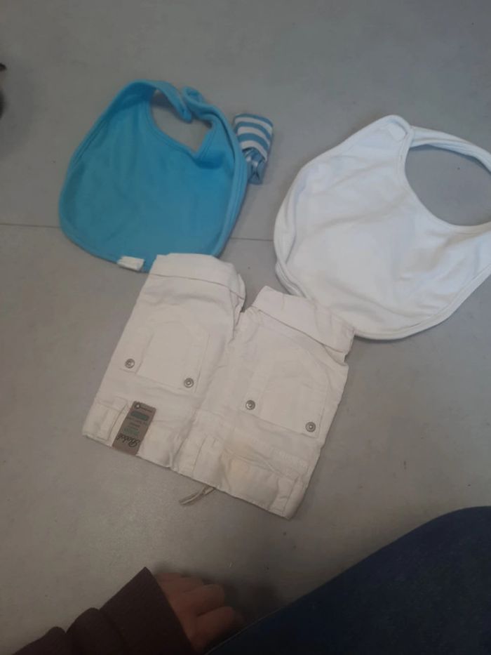 Lot bavoir et 1 short 6 mois - photo numéro 4