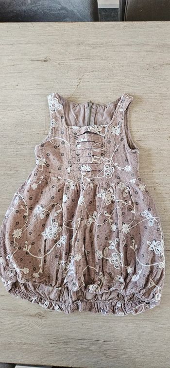 Jolie robe courte d été beige clair/beige foncé, taille 4/5 ans