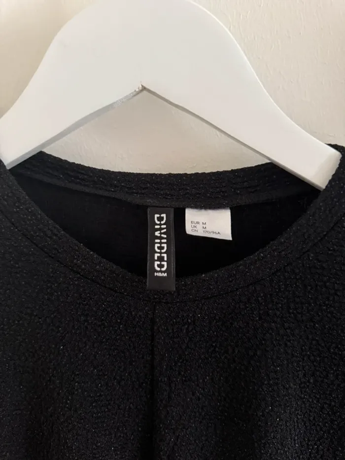 Top court manche longue été paillettes noir H&M - photo numéro 3