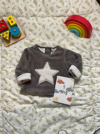 pull épais en velours gris 3 mois