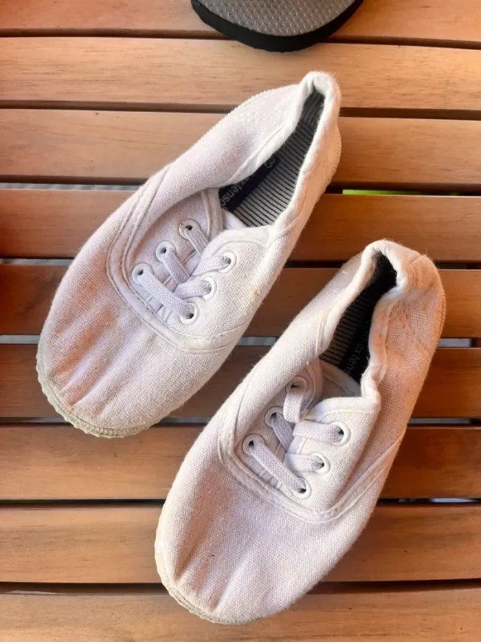 Lot de claquettes et tennis en toile 24 - photo numéro 4