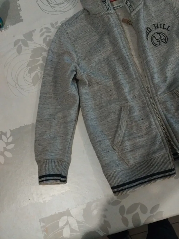 Veste à capuche - photo numéro 2