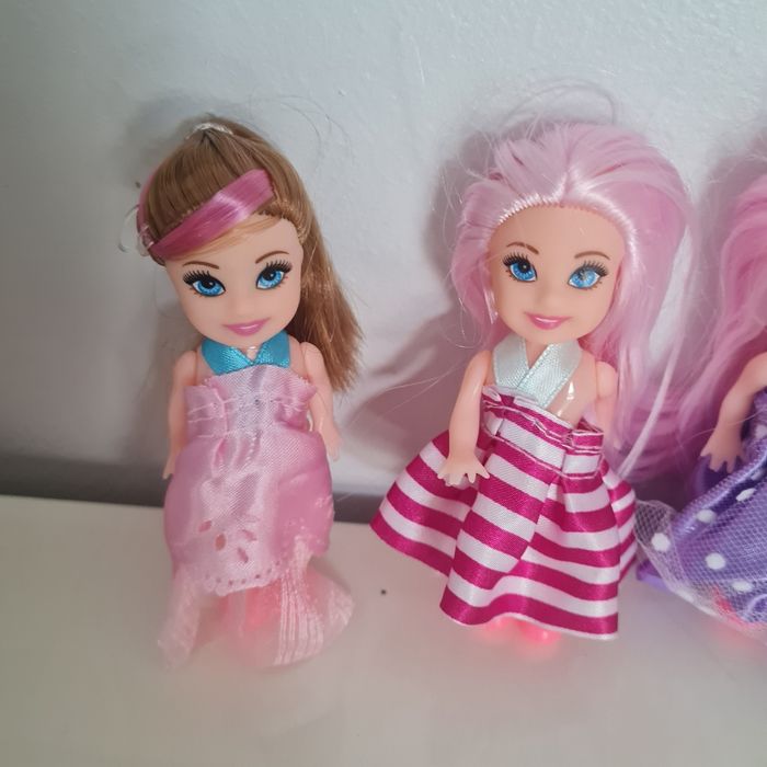 Lot de petites poupees - photo numéro 2