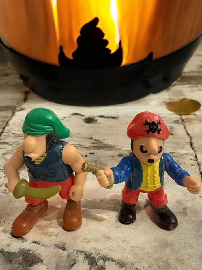 Lot 5 Figurines Vintage : 4 Pirates + 1 Chevalier - photo numéro 6