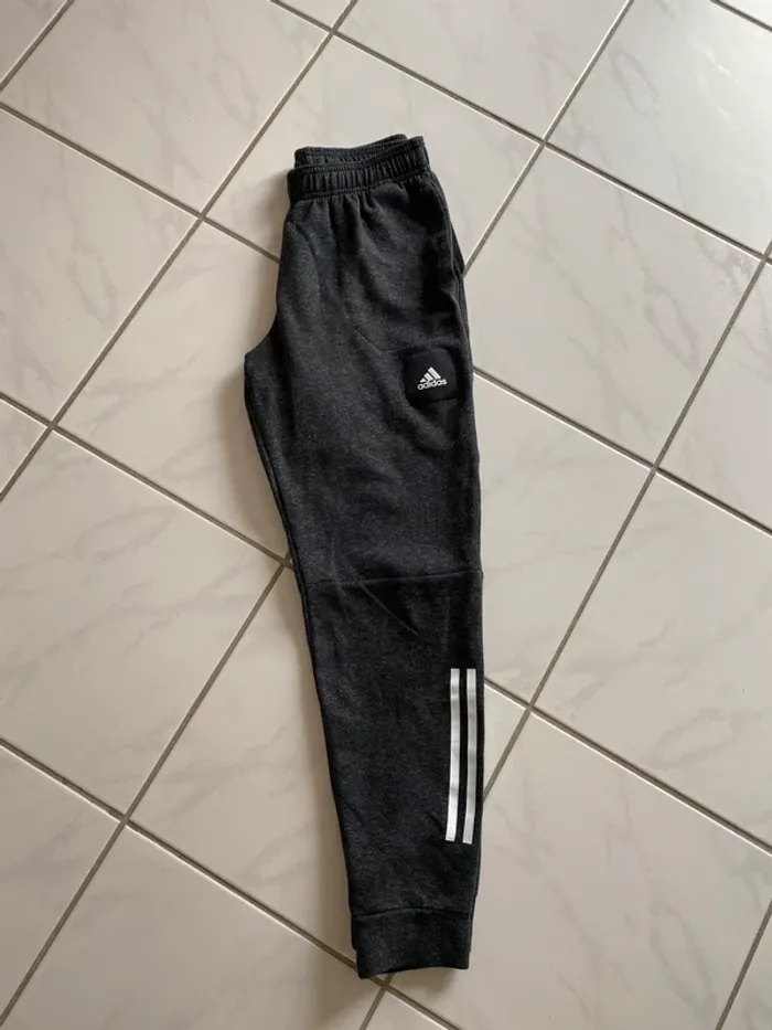 Adidas Jogger 13/14 ans (XS/S homme) Style clean, confort max, état NEUF