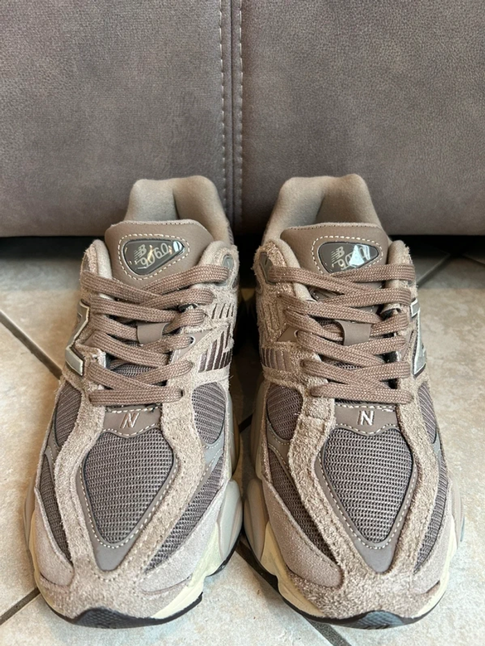 Baskets New Balance 9060 taille 41.5 - photo numéro 3