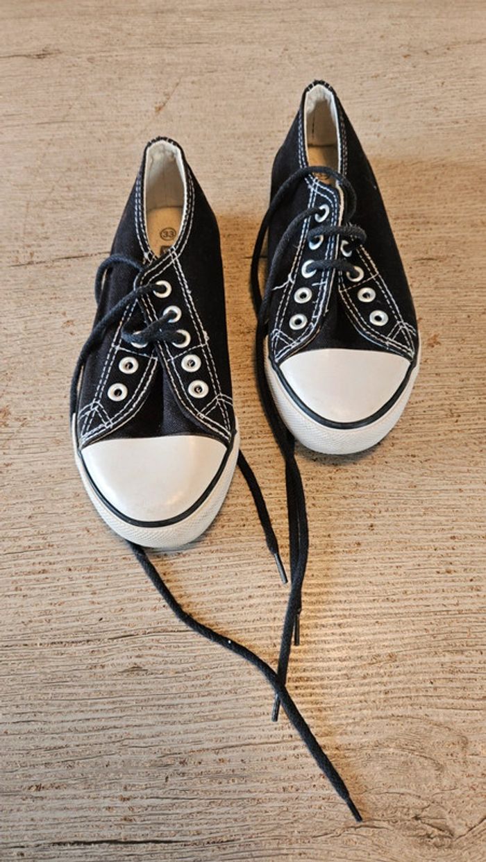 Paire de basket mixte noire et blanche, à lacets, jamais mise, 33 Panther