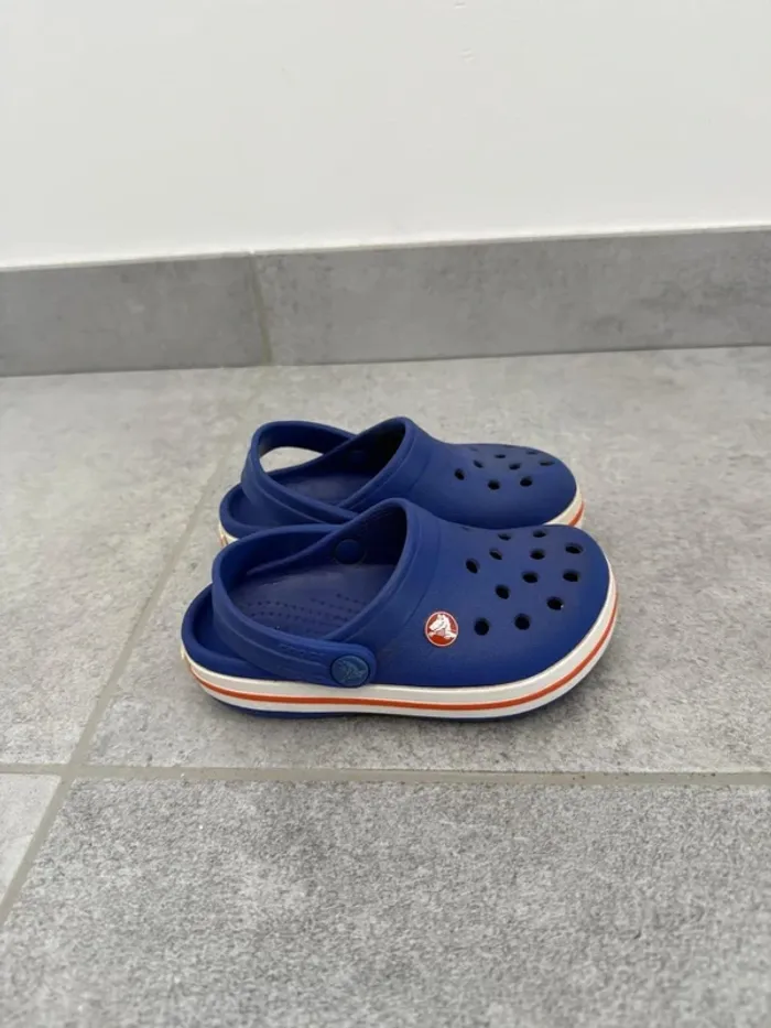 Sabots Crocs enfants bleu taille 7 soit 23-24 en super état - photo numéro 3