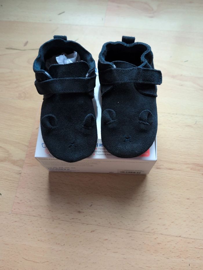 Chaussons en cuir, bleu marine
Taille: 23-24 Neuf Noukies's