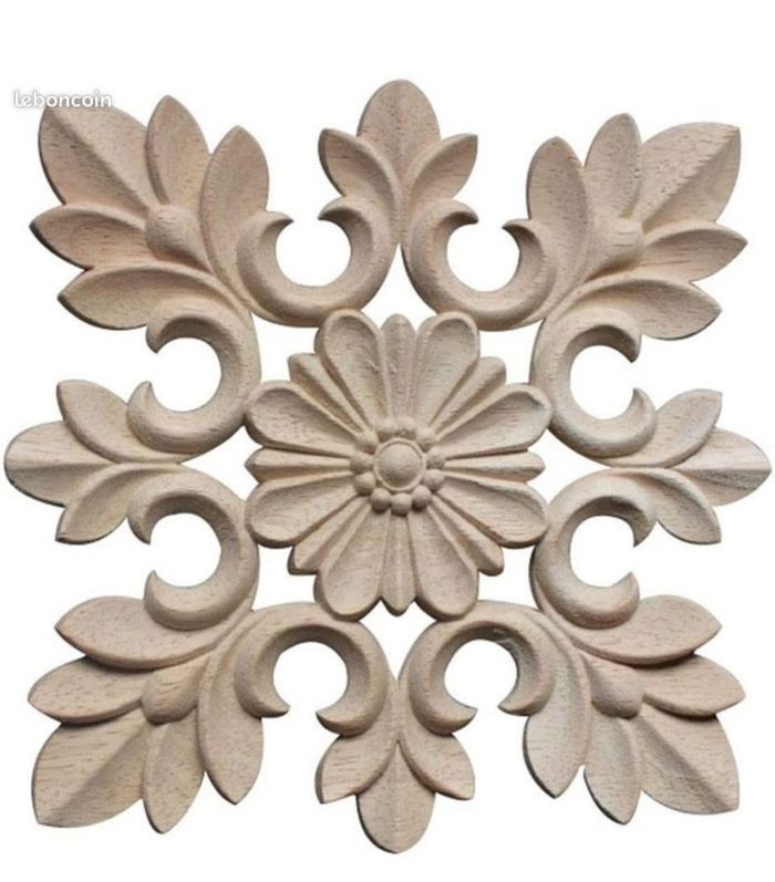 Applique en bois sculpté neuve