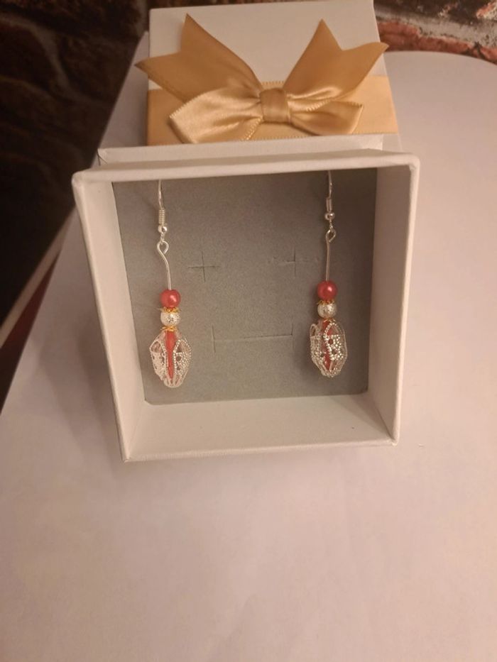 Boucles d'oreilles pendante rouge blanche argenté doré - photo numéro 7