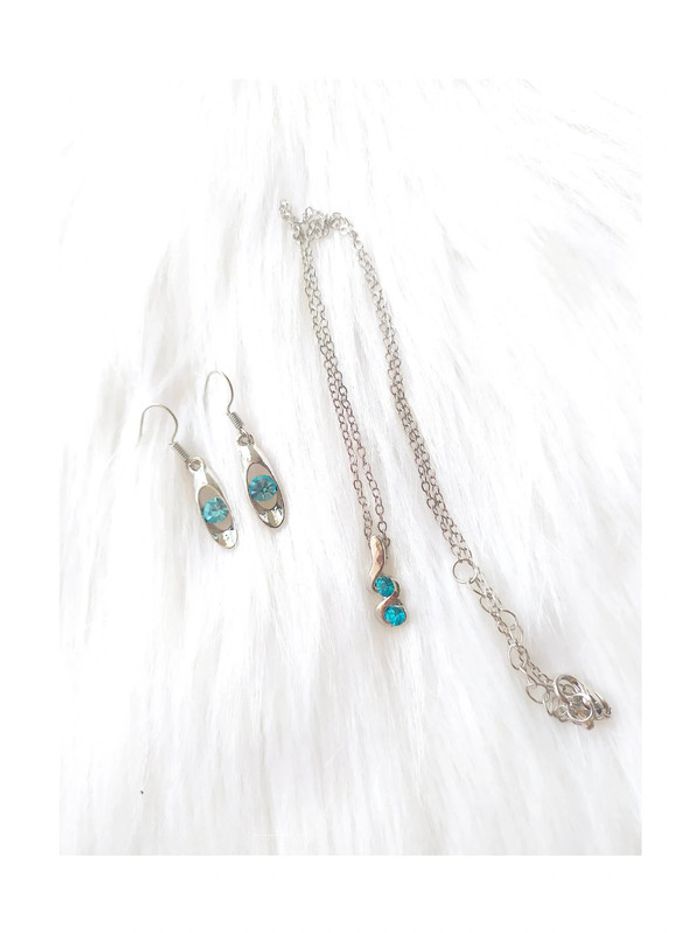 Parure métal argenté collier strass turquoise + boucles d’oreilles pendantes pierre bleue