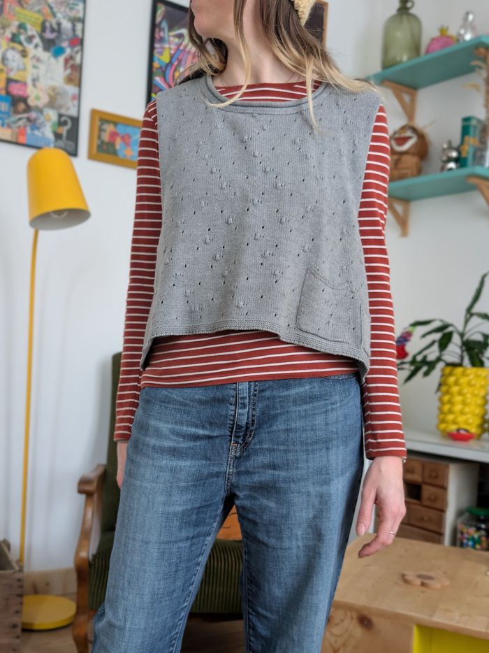 Pull sans manche ajouré en mailles