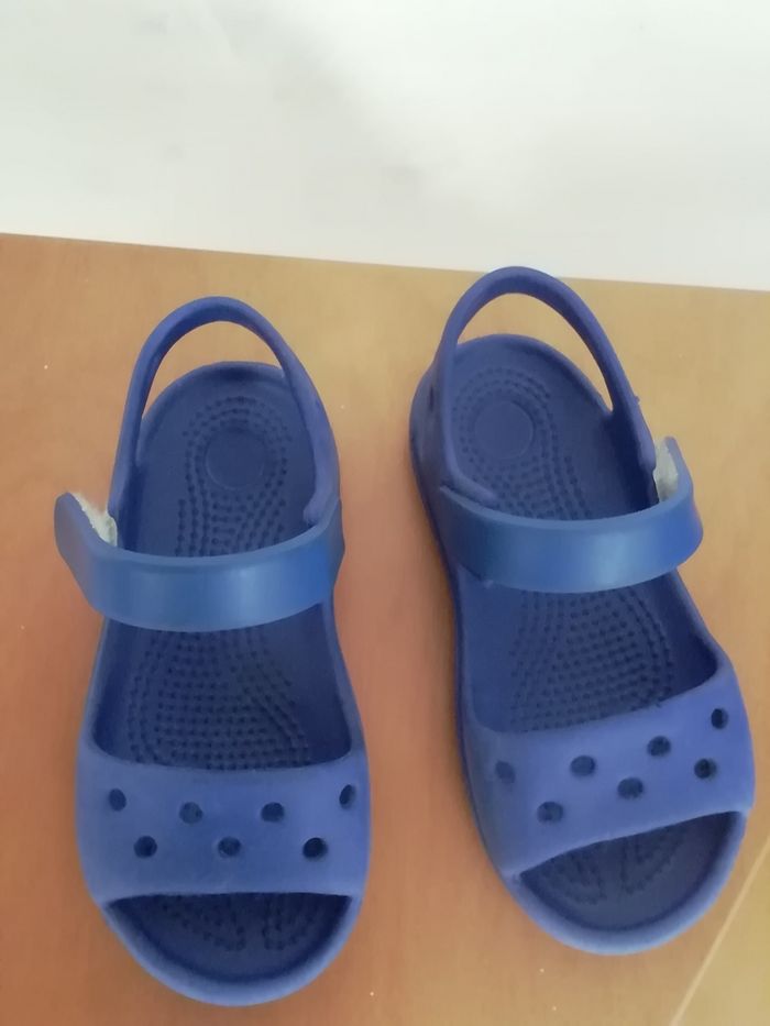 Vends chaussures de plage bleues