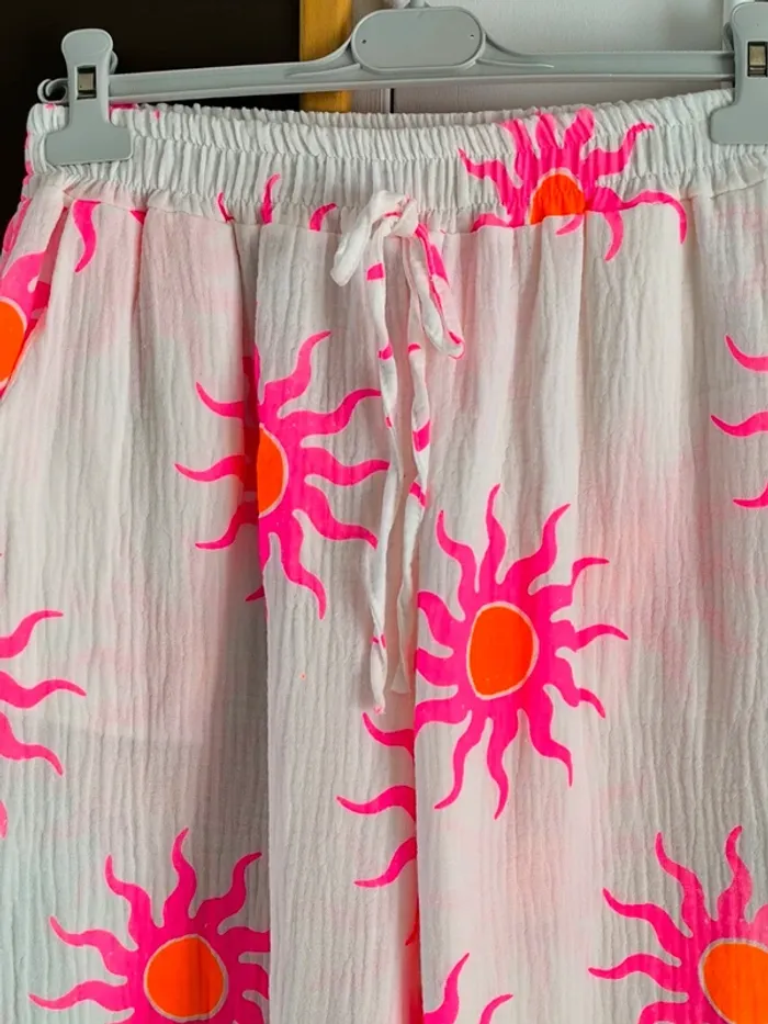 Pantalon blanc et fushia gaz de coton imprimé soleil TU 36 à 42 - photo numéro 9