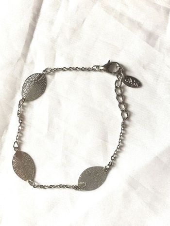 Bracelet Petite Taille Feuilles Petits Trous Feuillage Flore Bijou Argenté Fantaisie Femmes