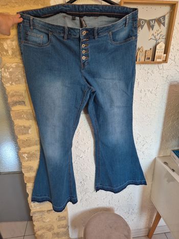 Magnifique jean extra flare tendance Rainbow taille 52