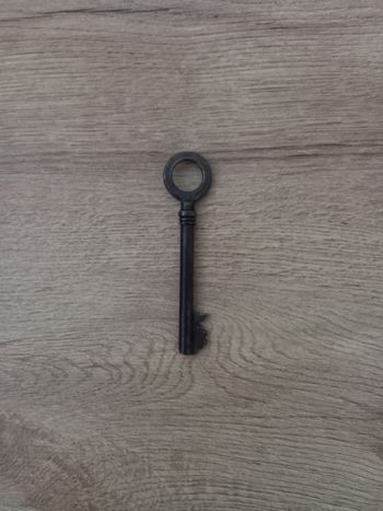 Clé ancienne en métal " 8,6 cm "