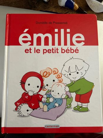Émilie et le petit bébé