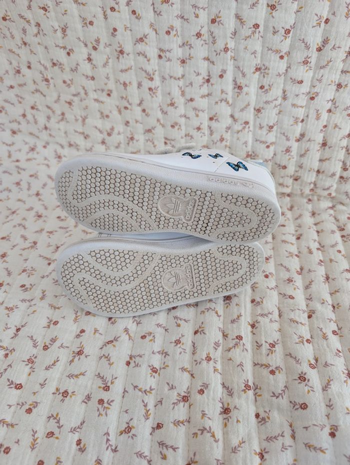 Baskets à scratchs Adidas Stan Smith brodées pointure 26 - photo numéro 5