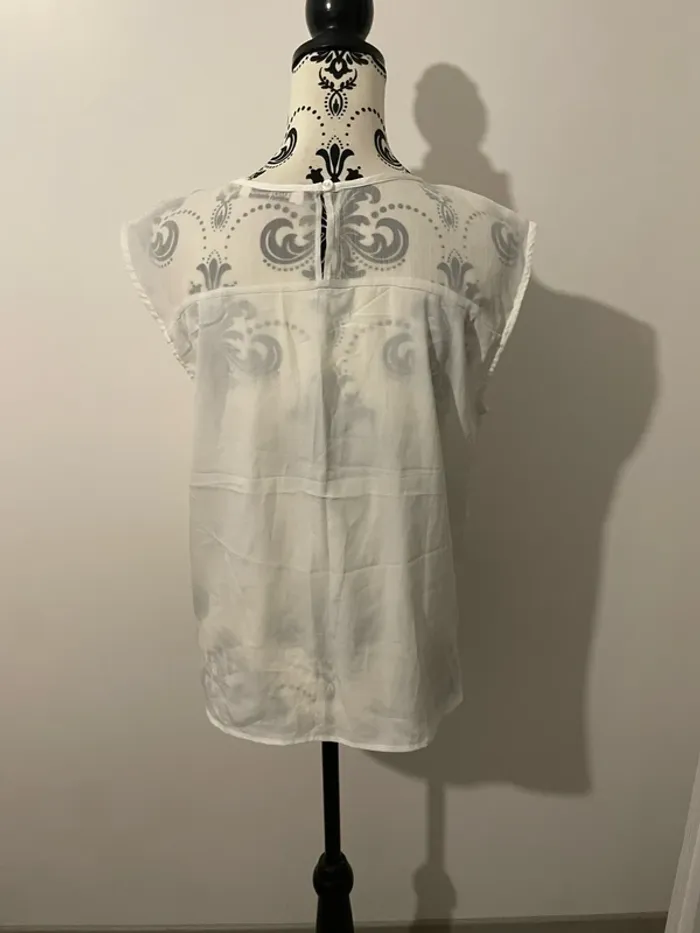 Blouse sans manche débardeur blanc dentelle au col avec strass neuf Emoi taille 40 - photo numéro 5
