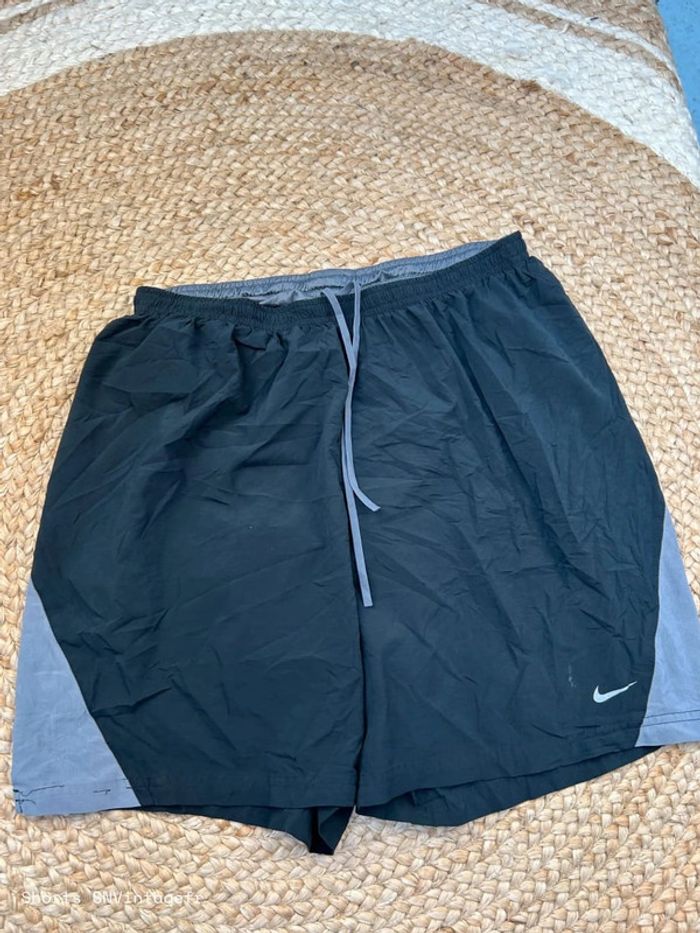 Short Homme Nike Noir et Gris Taille L Très Bon État BS660 - Main Image