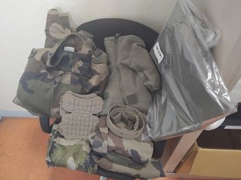 Lot de vetements  militaire