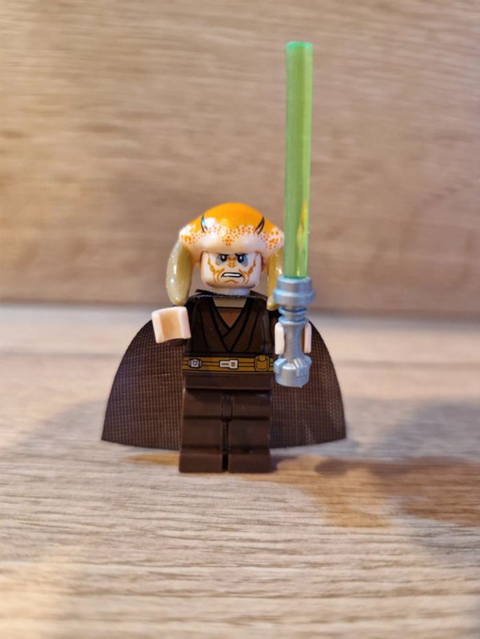 Figurine type lego Jedi Saesse Tiin star wars
