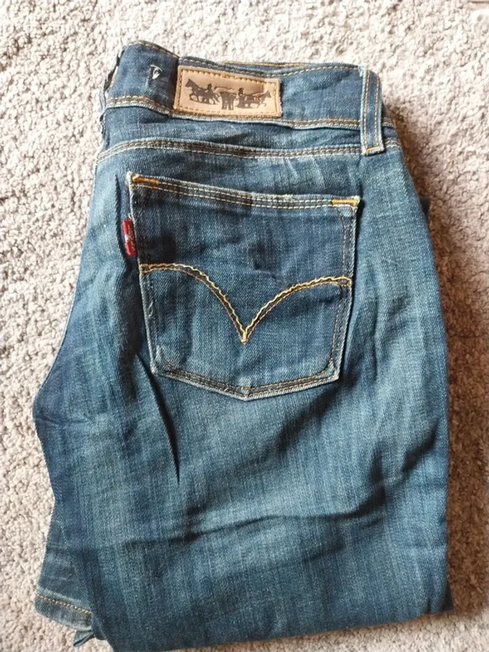 Jean's Levis 570 . 26/32