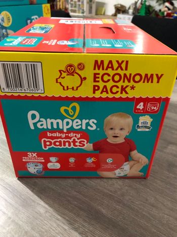 Couche Pampers taille 4 