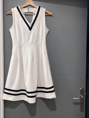 Robe blanche et bandes noires H&M T36