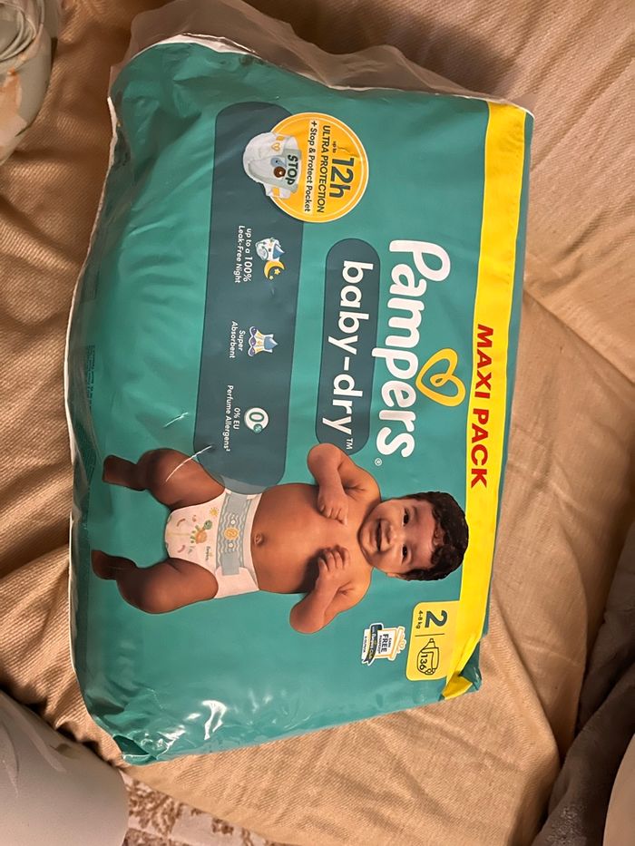 Couches Pampers taille 2