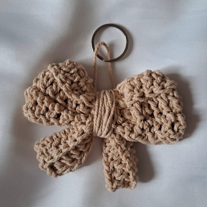 Porté clé ou breloque de sac, petit nœud au crochet - photo numéro 2
