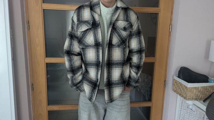 Veste à carreaux.