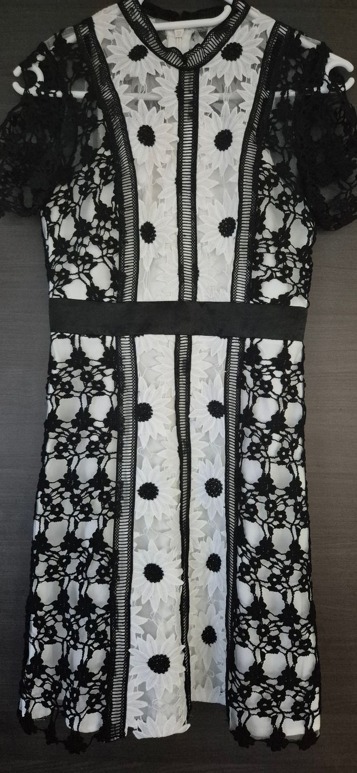 Robe en dentelle Chi Chi London T.XS - photo numéro 2