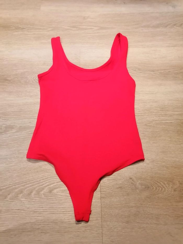 Body rouge - photo numéro 4