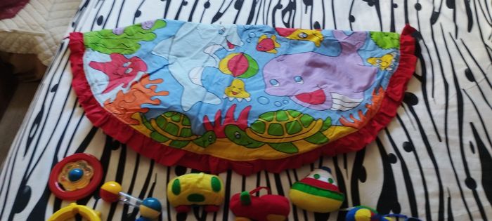 Lot de peluches, jouets et arche 1er âge - photo numéro 4